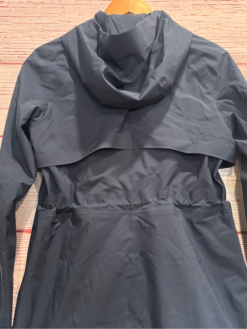 Lululemon Rain Rebel Jacket in True Navy Sz 4 - Picture 10 of 12